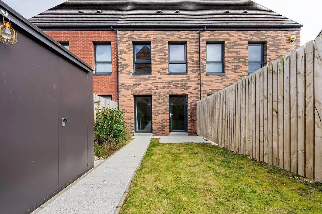 Bright, Modern 2 Bedroom House With Free Parking! Edinburgh