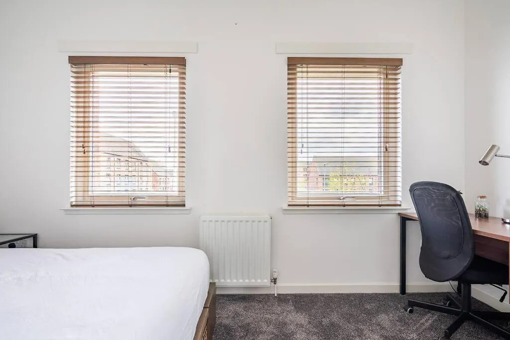 Bright, Modern 2 Bedroom House With Free Parking! Edinburgh Apartment