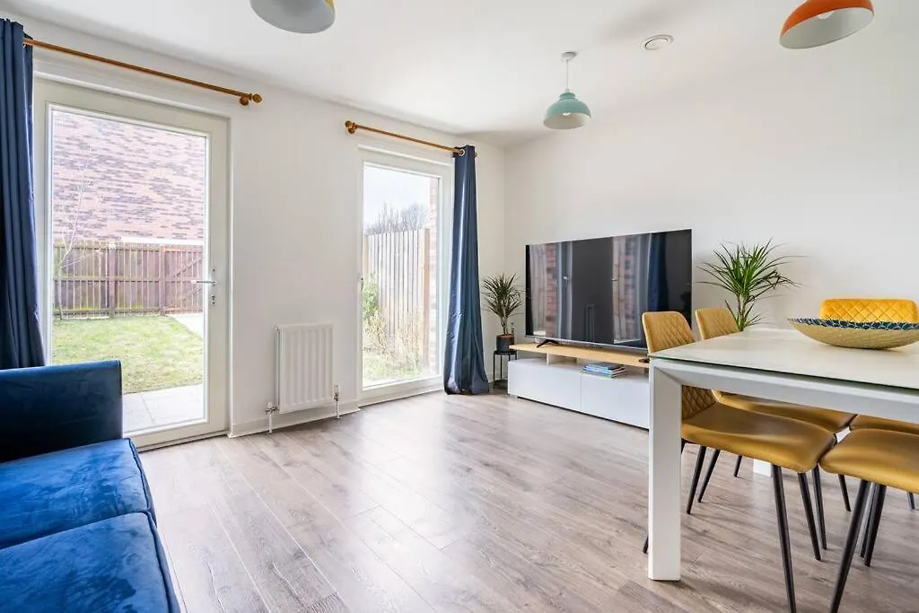 Bright, Modern 2 Bedroom House With Free Parking! Edinburgh