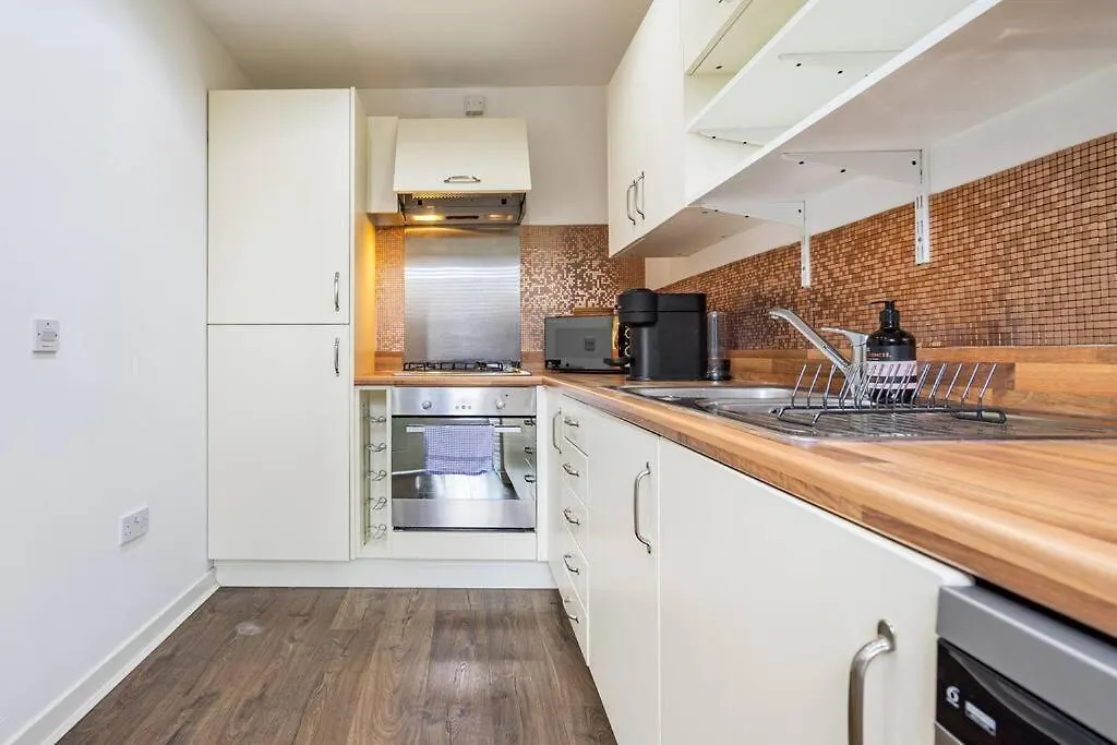 Bright, Modern 2 Bedroom House With Free Parking! Edinburgh