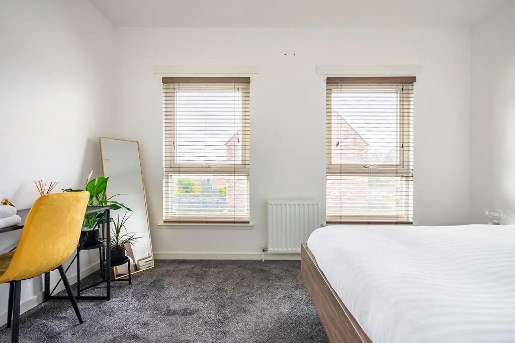 Bright, Modern 2 Bedroom House With Free Parking! Edinburgh 0*,
