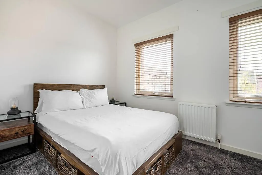 Bright, Modern 2 Bedroom House With Free Parking! Edinburgh 0*,  United Kingdom