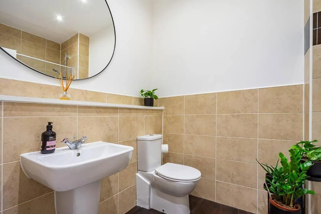 Apartment Bright, Modern 2 Bedroom House With Free Parking! Edinburgh United Kingdom