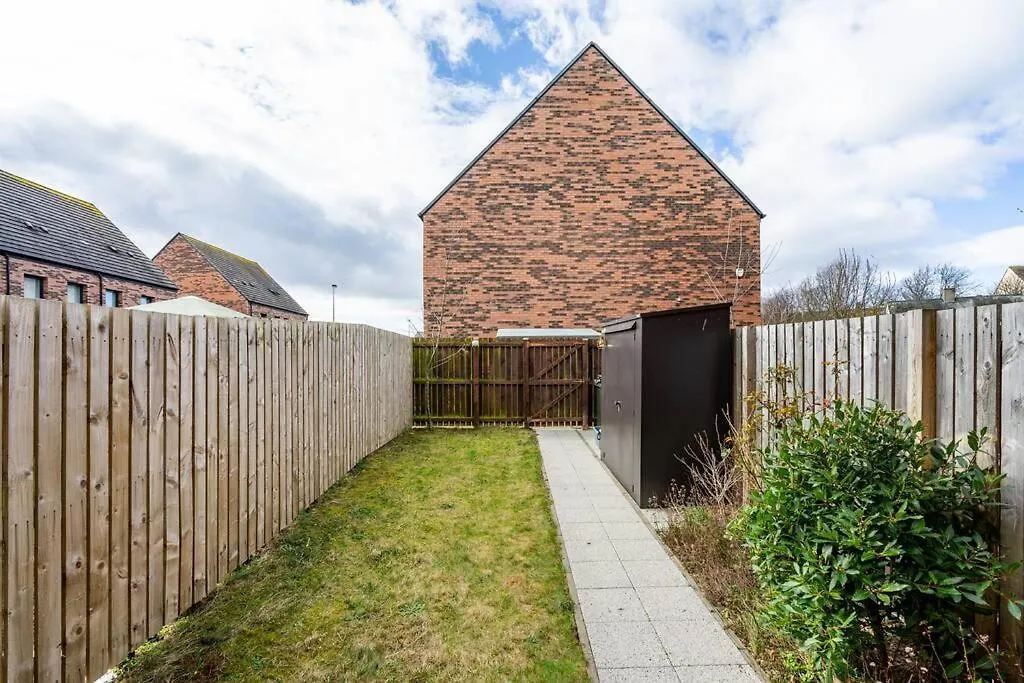 Bright, Modern 2 Bedroom House With Free Parking! Edinburgh 0*,  United Kingdom
