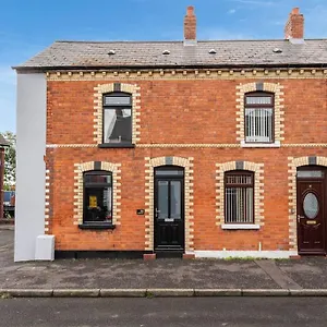Newly Refurbished 3 Bed House Apartment Belfast