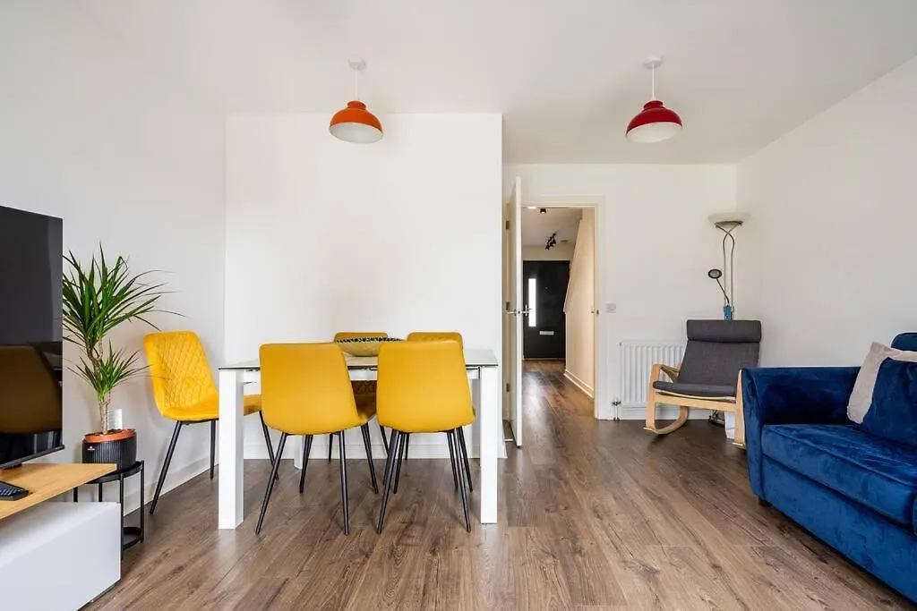 Bright, Modern 2 Bedroom House With Free Parking! Edinburgh Daire