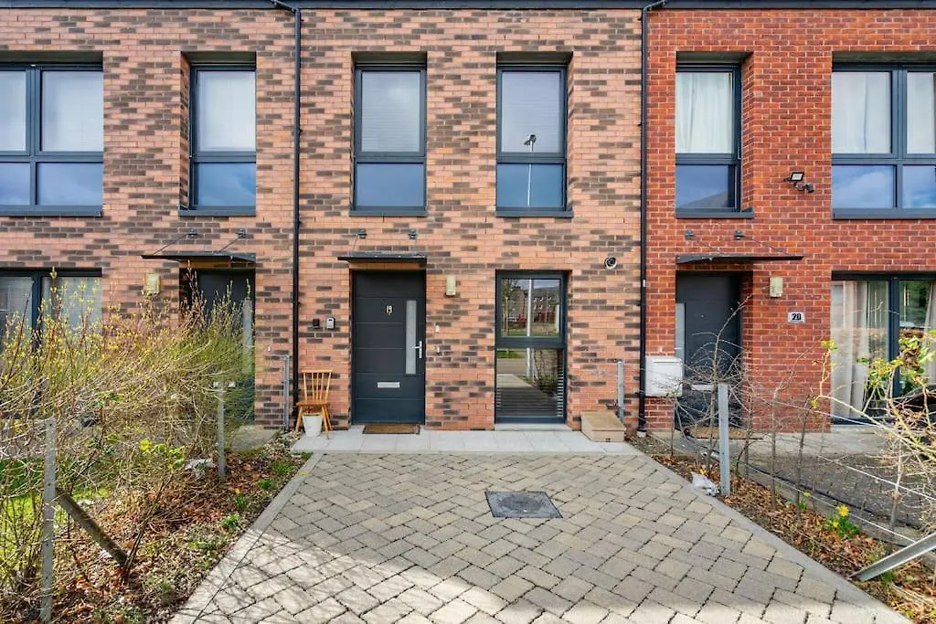 Bright, Modern 2 Bedroom House With Free Parking! Edinburgh